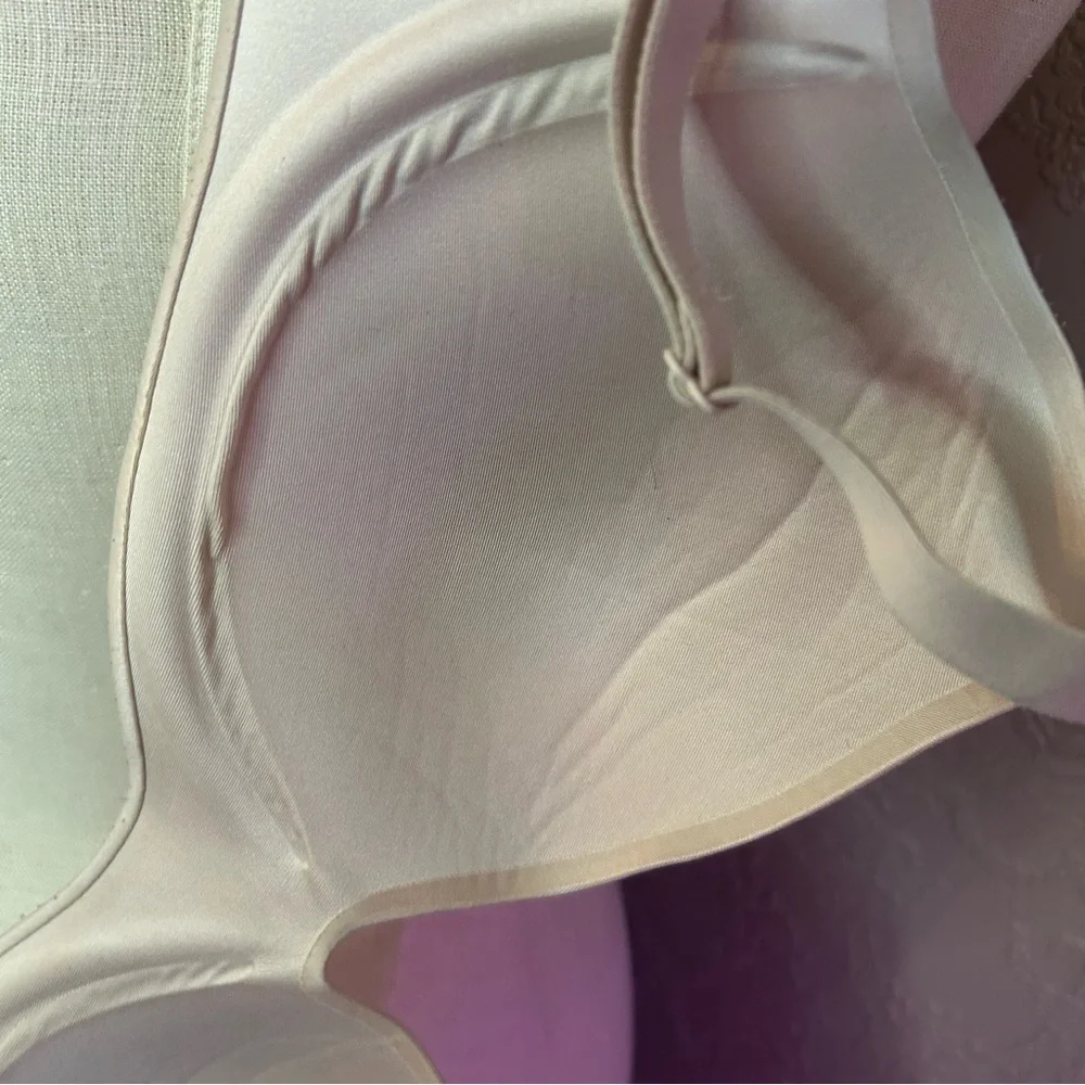 Seamless Nude Bra Victoria’s Secret perfect shape 36D no underwire